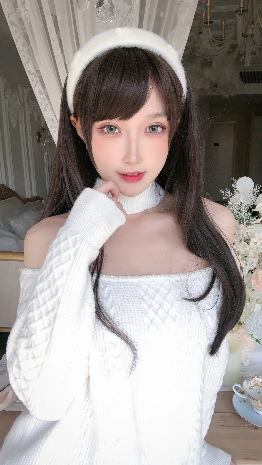 阿包也是兔娘 白色毛衣 兔耳 近景人像写真