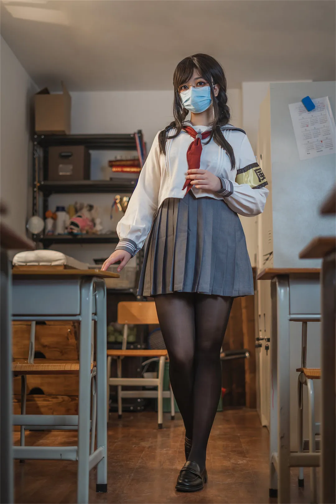 啊日日_Ganlory的校服教室场景写真