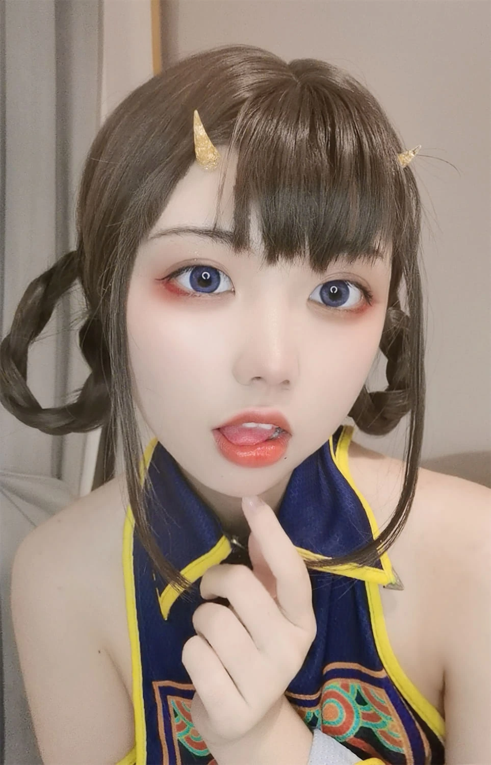 啊日日_Ganlory的牛角造型近景cos写真