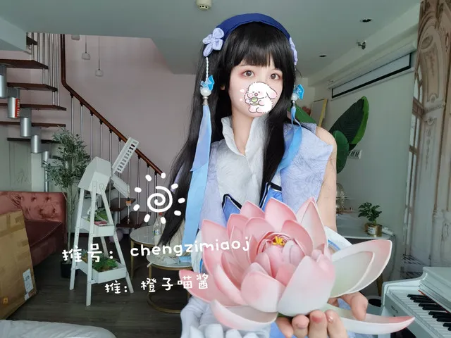 橙子喵酱捧莲国风写真预览