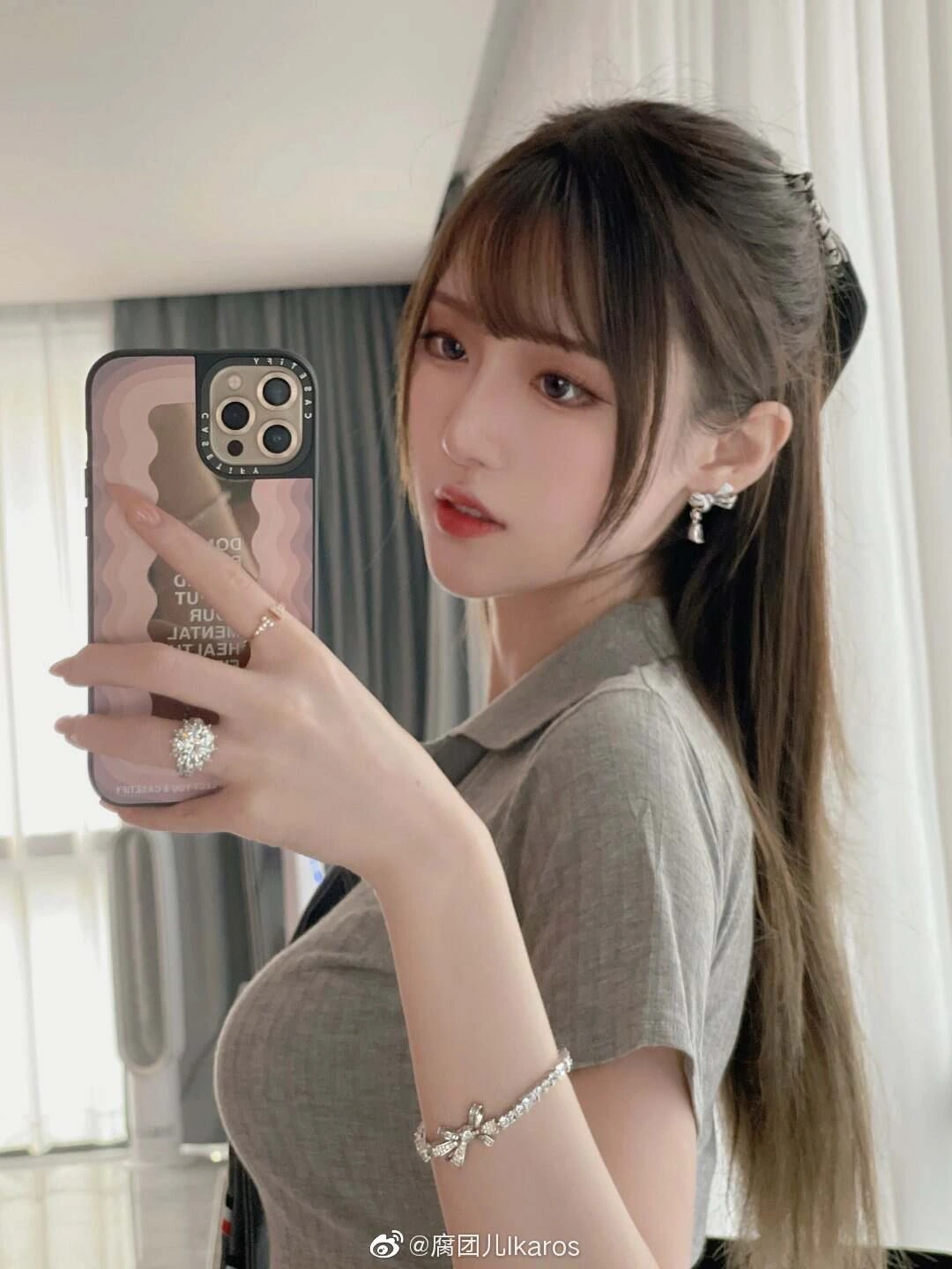 腐团儿Ikaros写真合集：镜前自拍感与古风角色的出圈反差｜图集目录