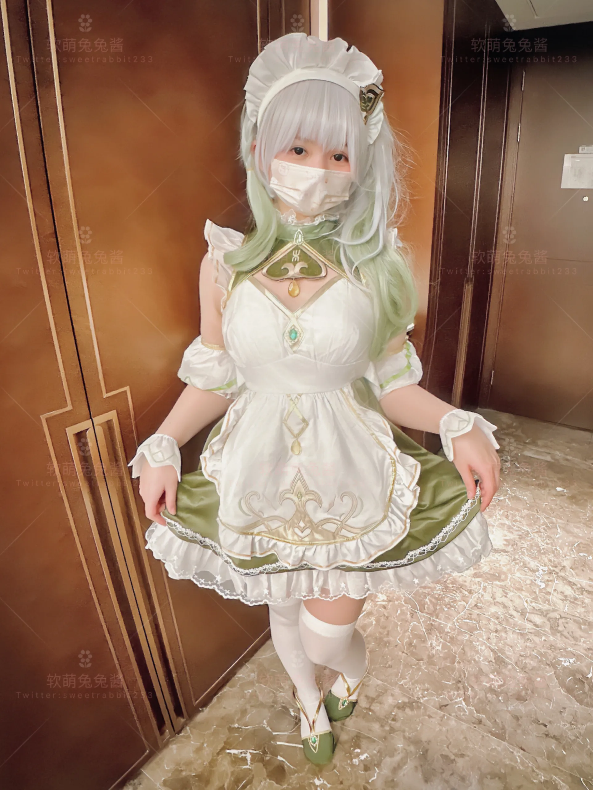 软萌兔兔酱绿色女仆裙全身写真预览