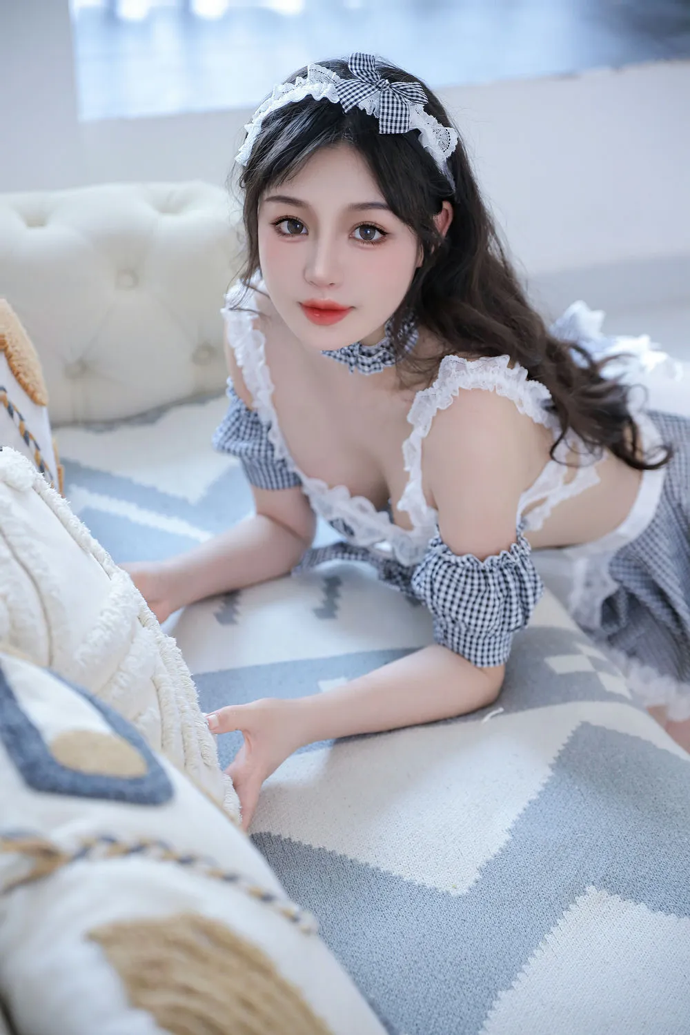 桃暖酱格纹女仆私房写真预览
