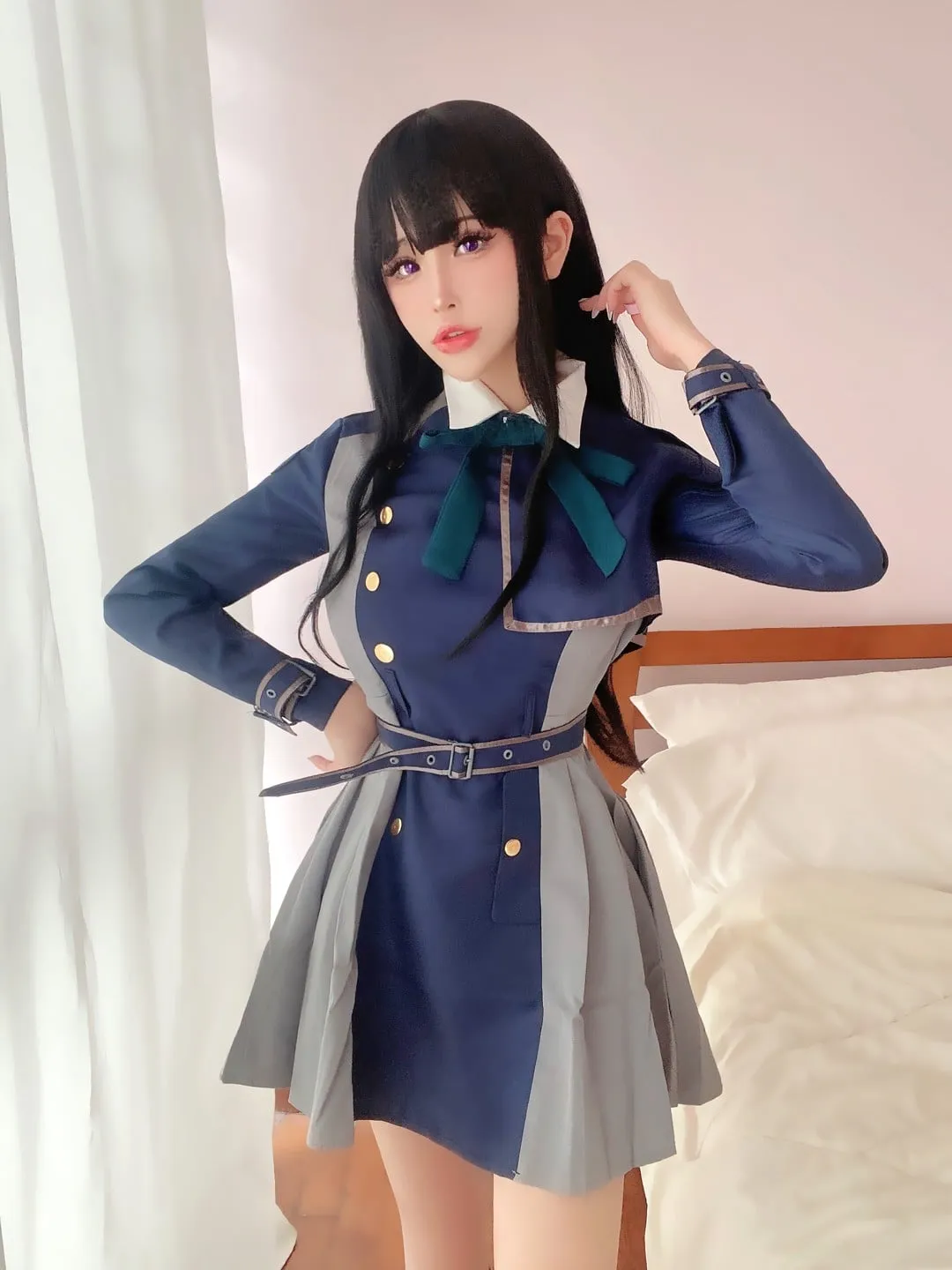 花リリ室内蓝灰制服站姿近景照