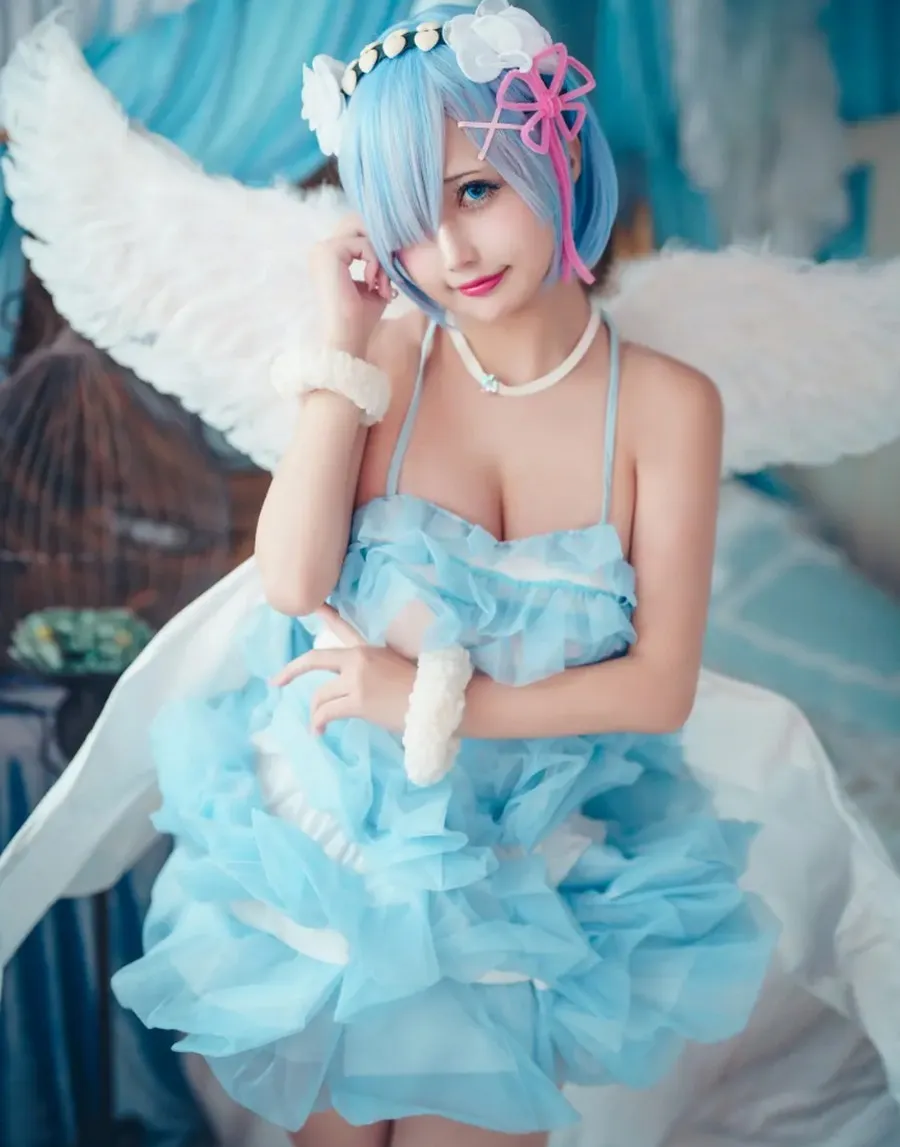 冲田凛花Rinka蓝色天使裙坐姿写真