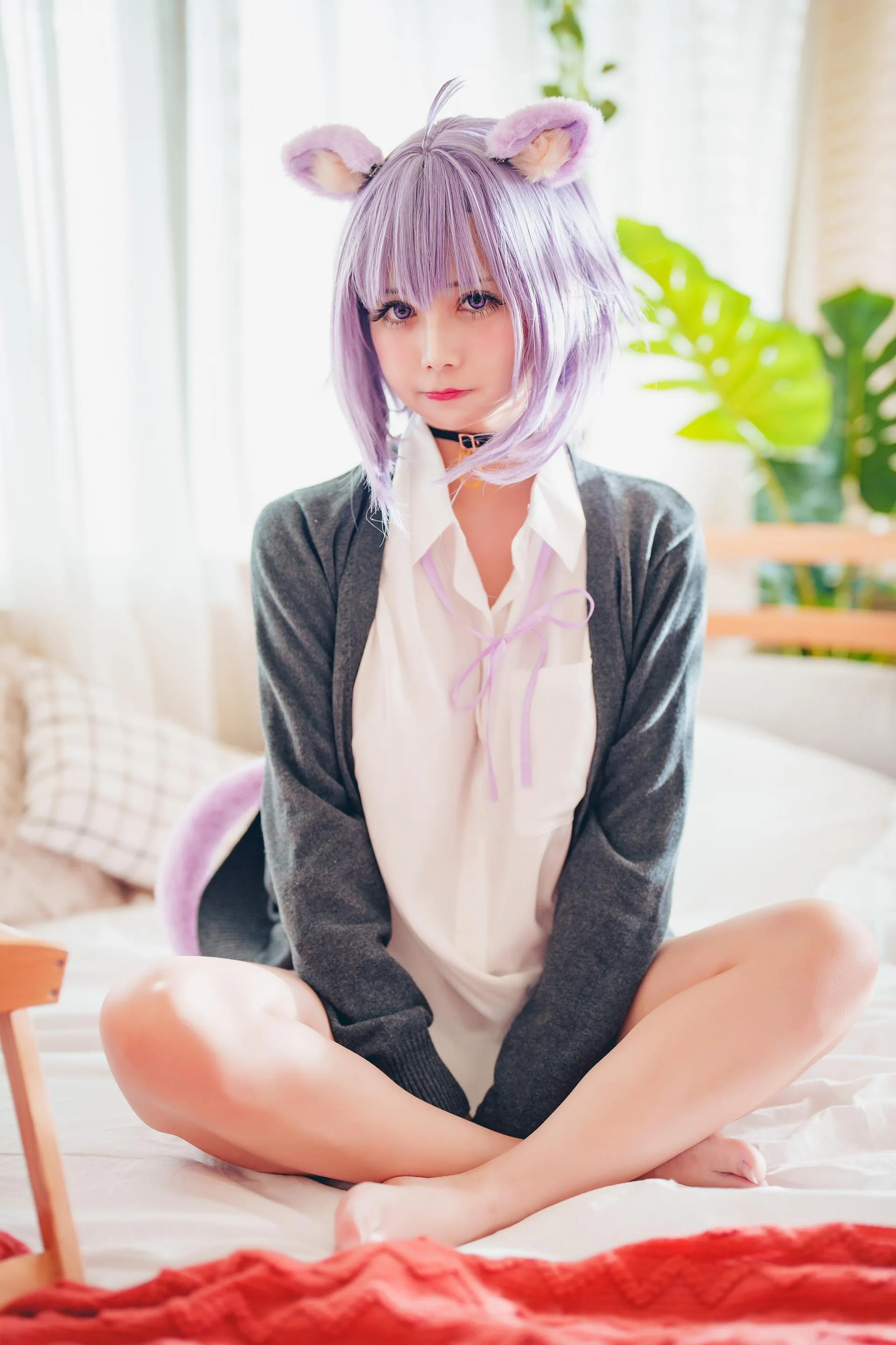冲田凛花Rinka床上灰开衫猫耳坐姿照