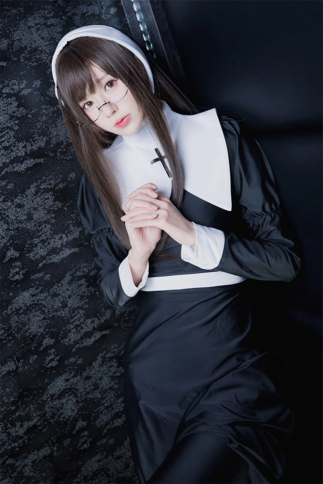 西园寺南歌修女眼镜黑白长裙写真预览