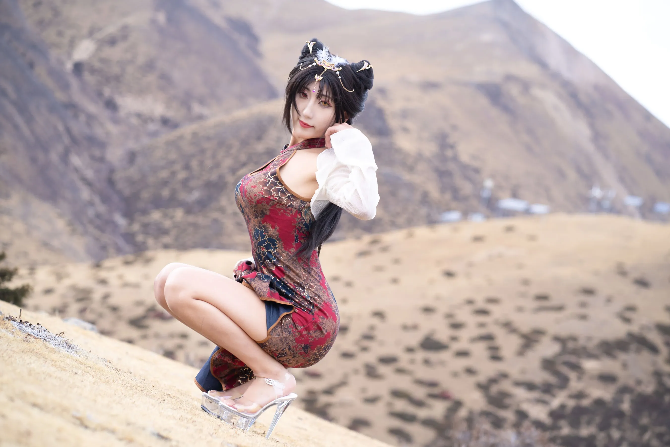 职业奶妈三水子荒野山坡兽耳坐姿写真