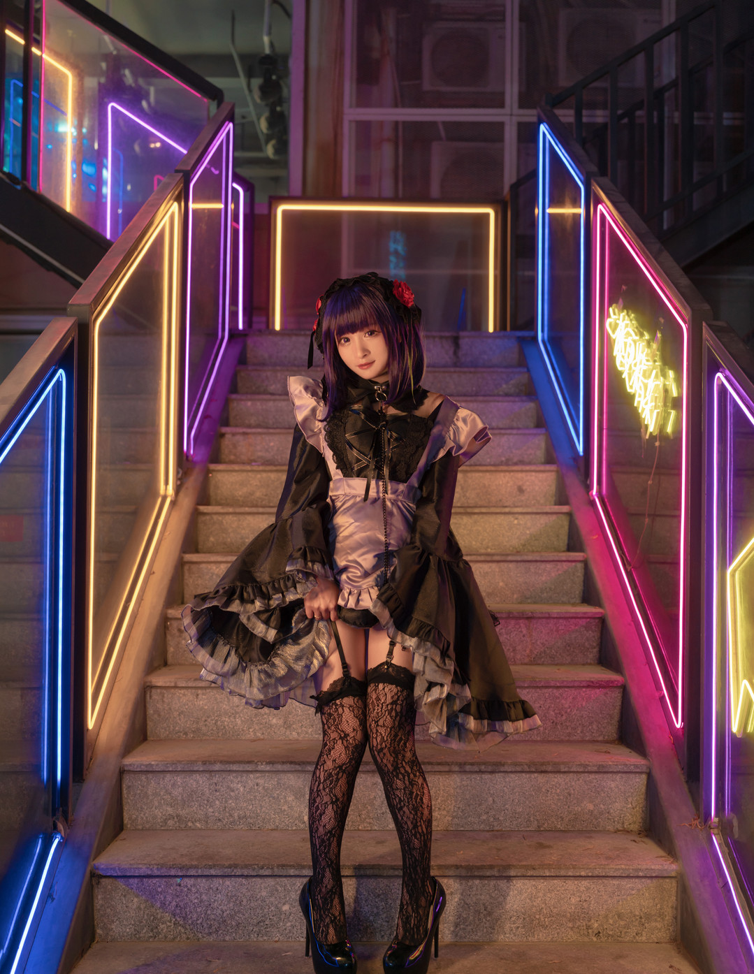 九九八XY 霓虹楼梯女仆风写真cos全身造型