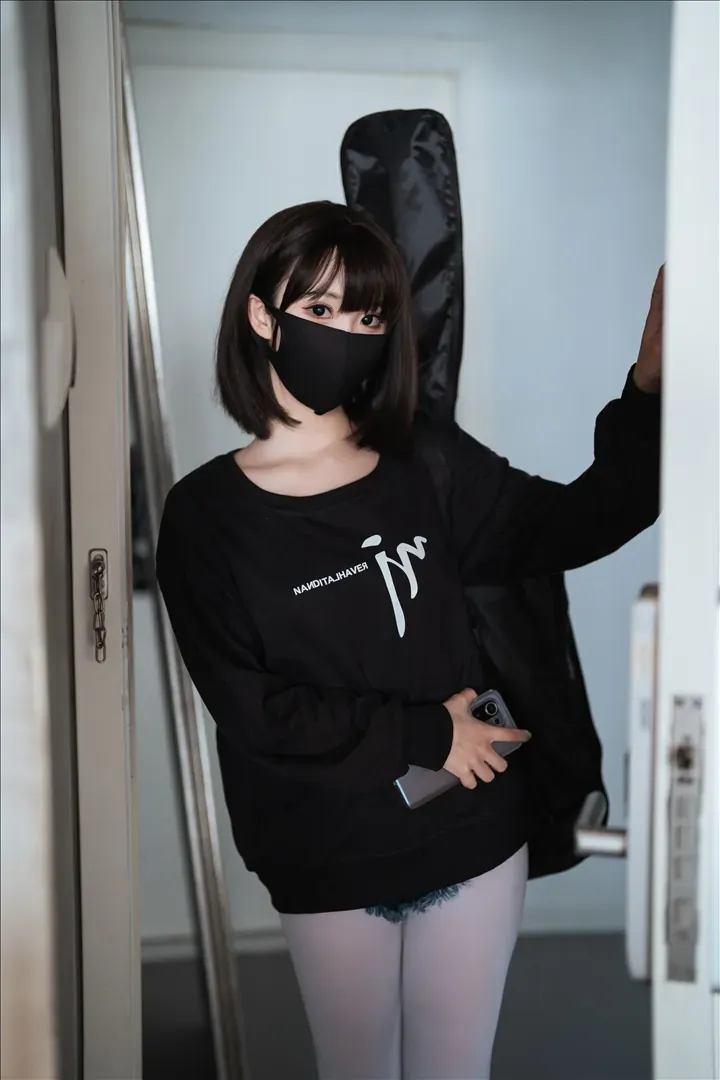 从从从从鸾黑色口罩日常门口写真