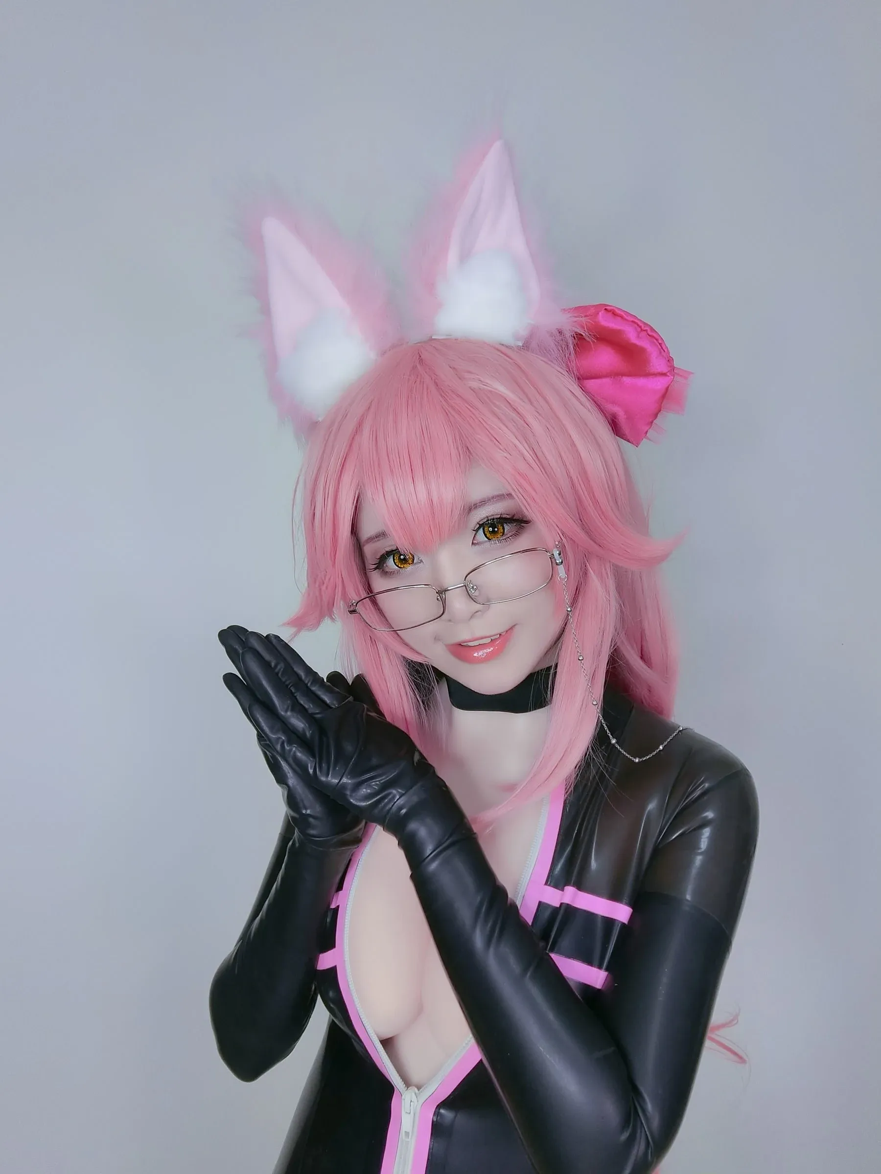 星野saori粉色兽耳黑色紧身造型写真