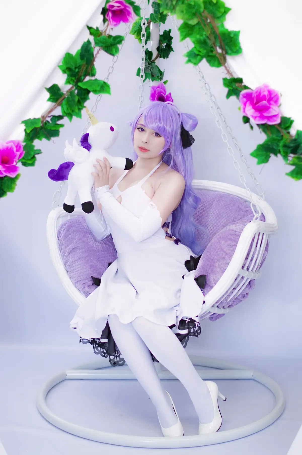 callmecandy 紫色长发白色连衣裙抱独角兽玩偶的cosplay写真