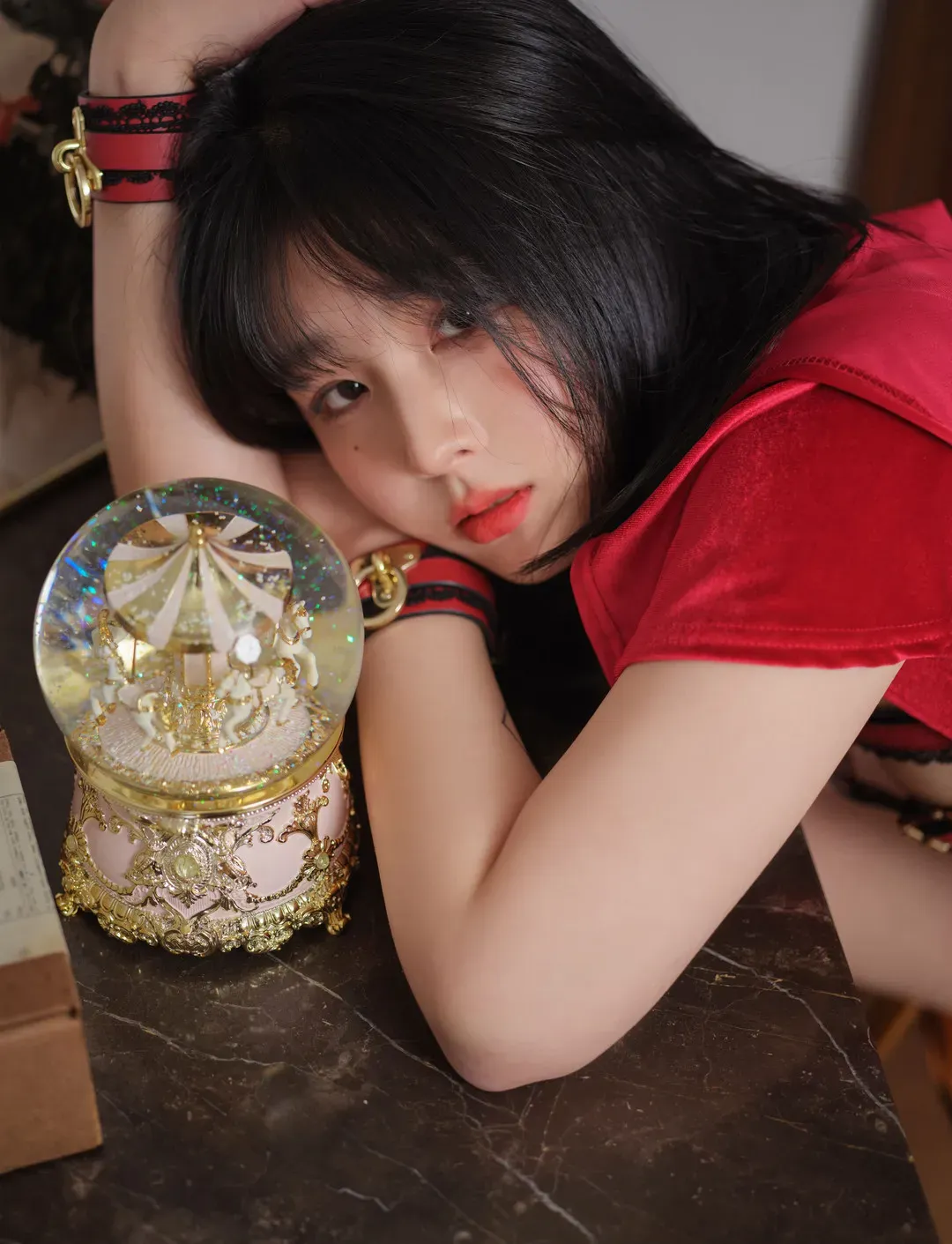 ARTGRAVIA黑发红色服装水晶球道具桌面写真