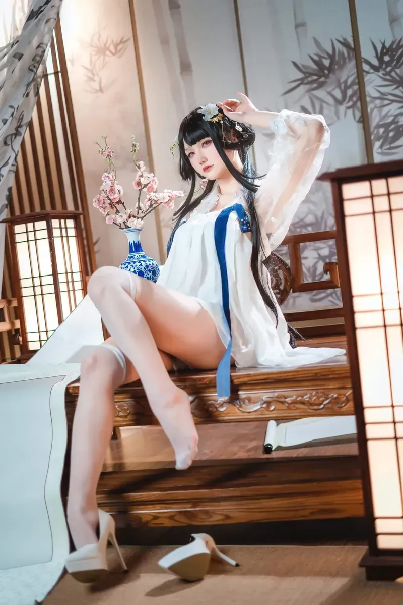 Rizuna中式室内与白色精灵cos写真导读