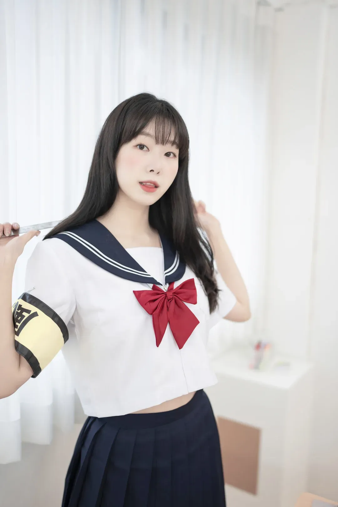 Shaany黑色长发水手服红色领结白色室内写真