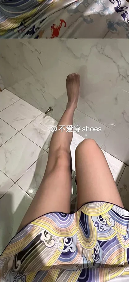 不爱穿shoes镜前穿搭与职业感写真图集预览