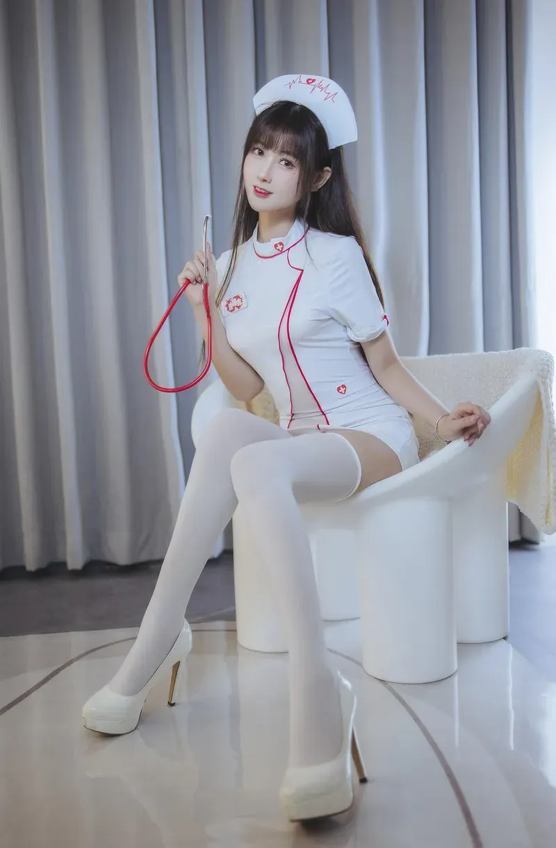 Mimmi 白色护士与黑兔造型写真图集预览