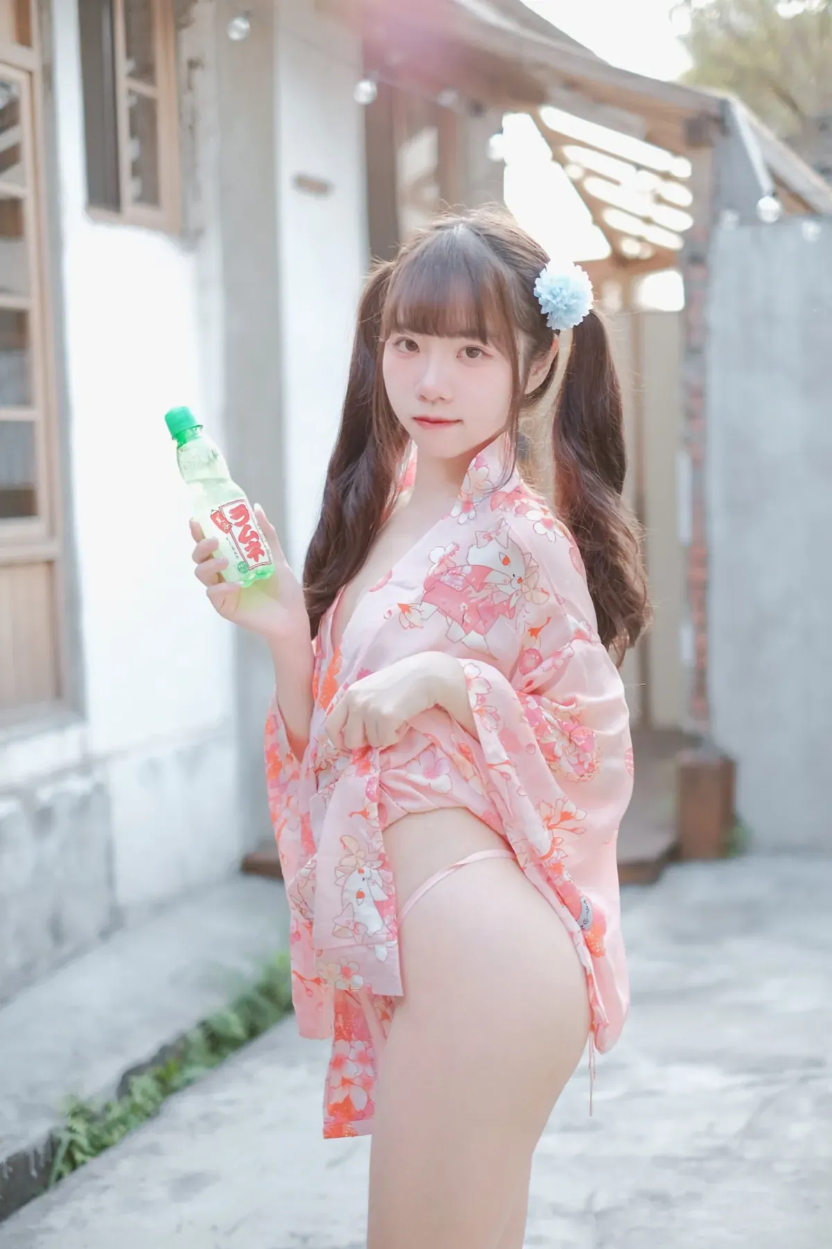 可可小白兔双马尾粉色花纹浴衣户外街巷写真