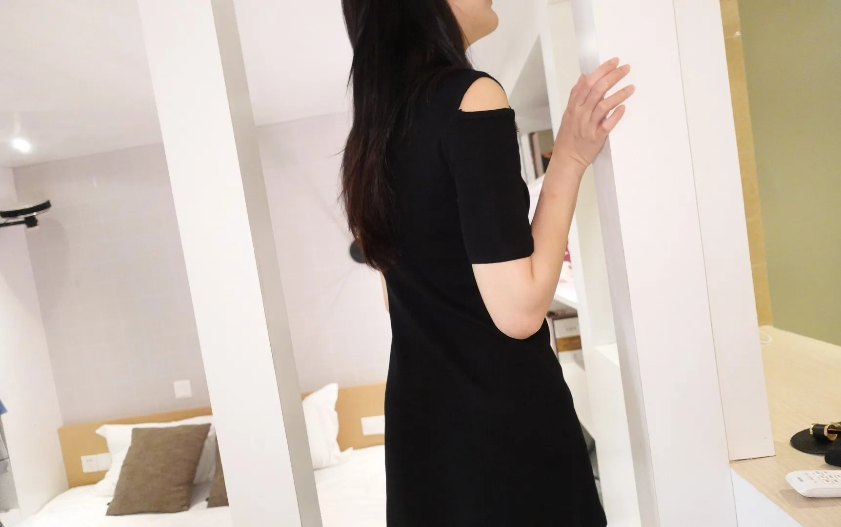 MISS TOUCH黑裙生活感与制服写真图集预览