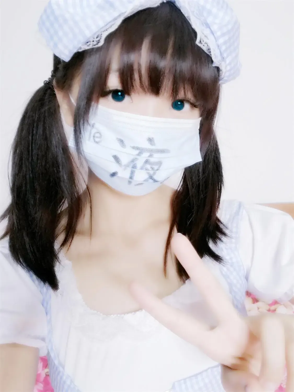 液液酱yeye粉色猫娘与角色写真图集导读