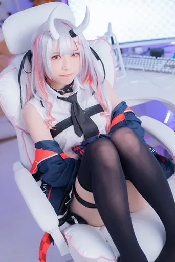 yudan魚蛋白粉长发黑角坐姿角色cosplay写真