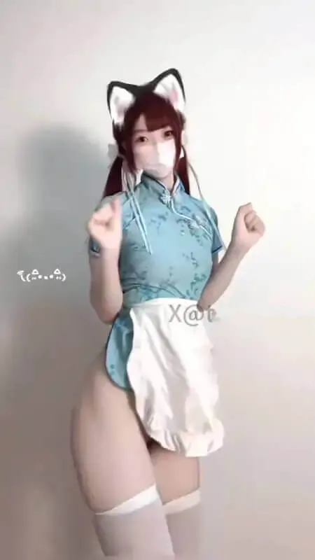 土豆喵浅色服饰猫耳写真，室内背景与柔和光线效果