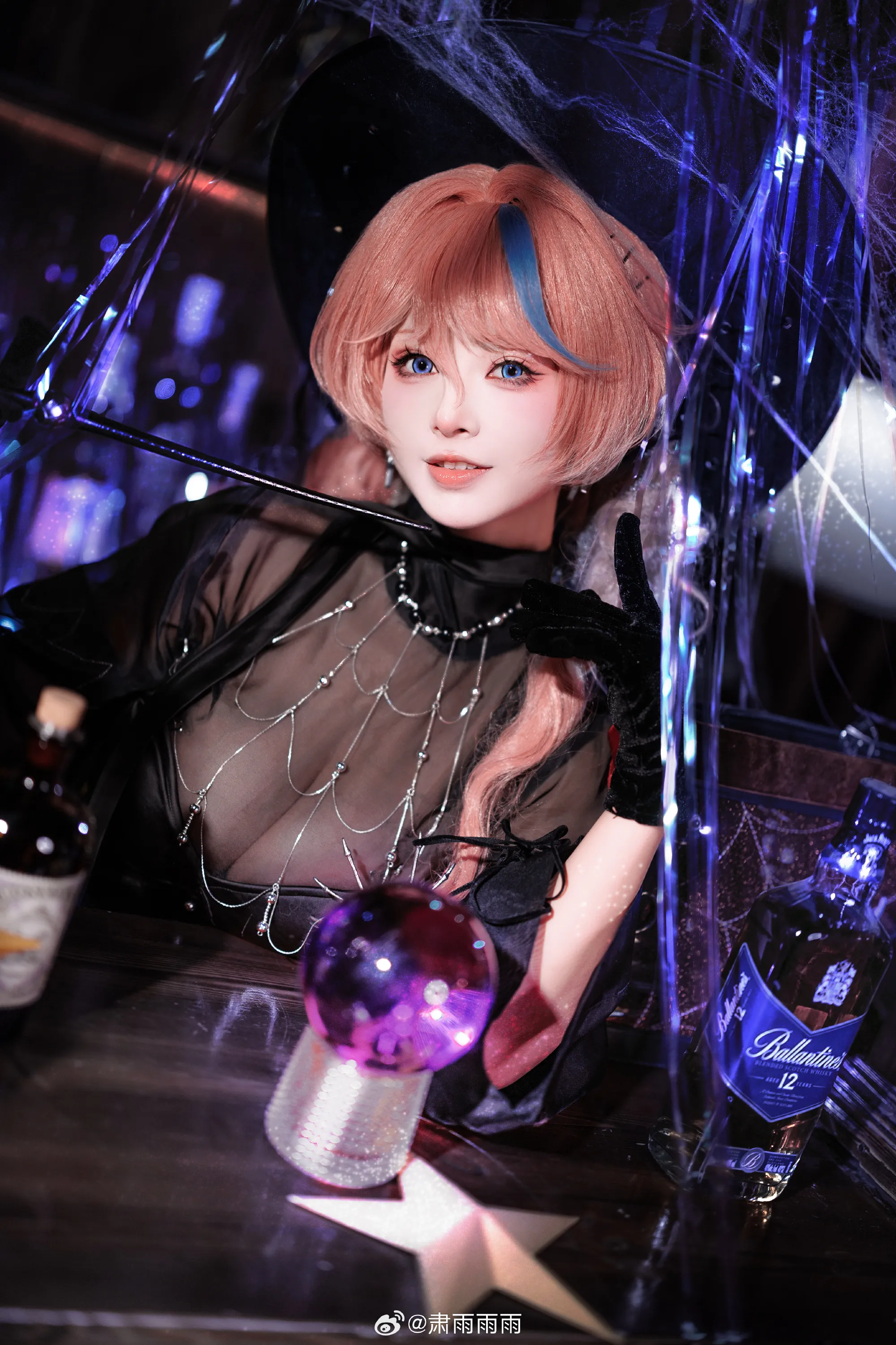 肃雨雨雨黑色服饰粉色短发cos写真造型
