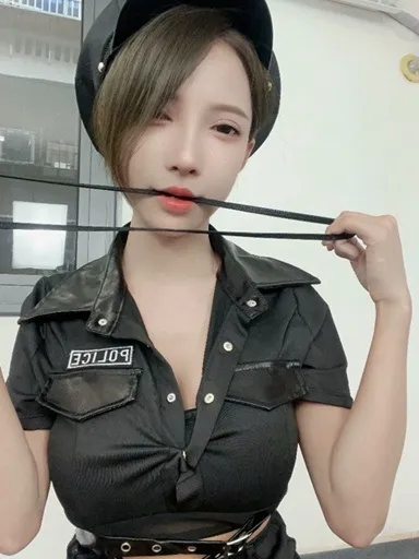 大鹅炖蘑菇黑色制服帽饰造型写真