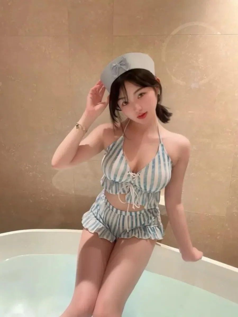 抖音张洛洛写真图集：清新穿搭与生活感视觉预览