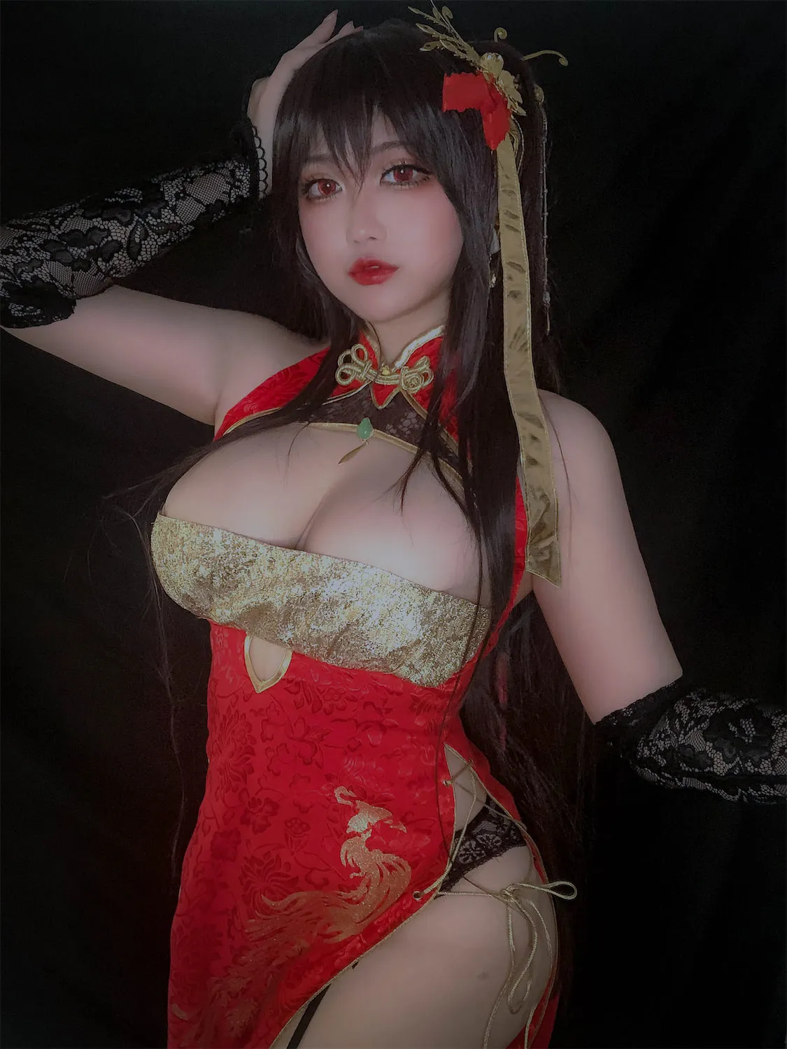 纪念小小v红色中式服装黑发造型写真