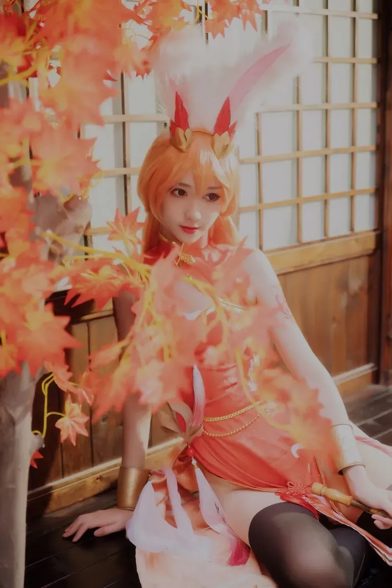 木棉棉OwO幻想角色Cosplay写真，橙色服饰与场景元素