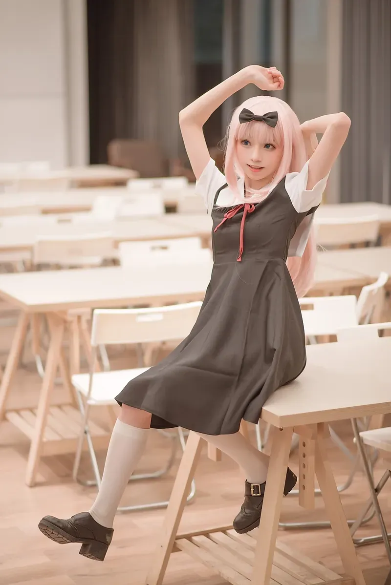 绮太郎_Kitaro粉色假发黑白服装校园Cos写真
