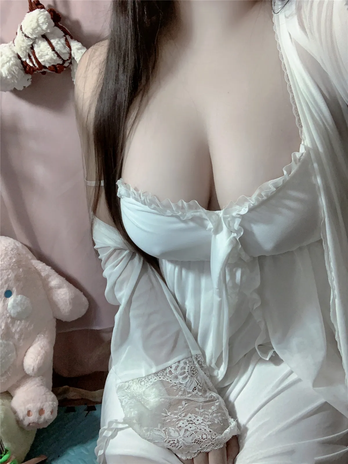 软月月舰长白色蕾丝服饰室内自拍写真