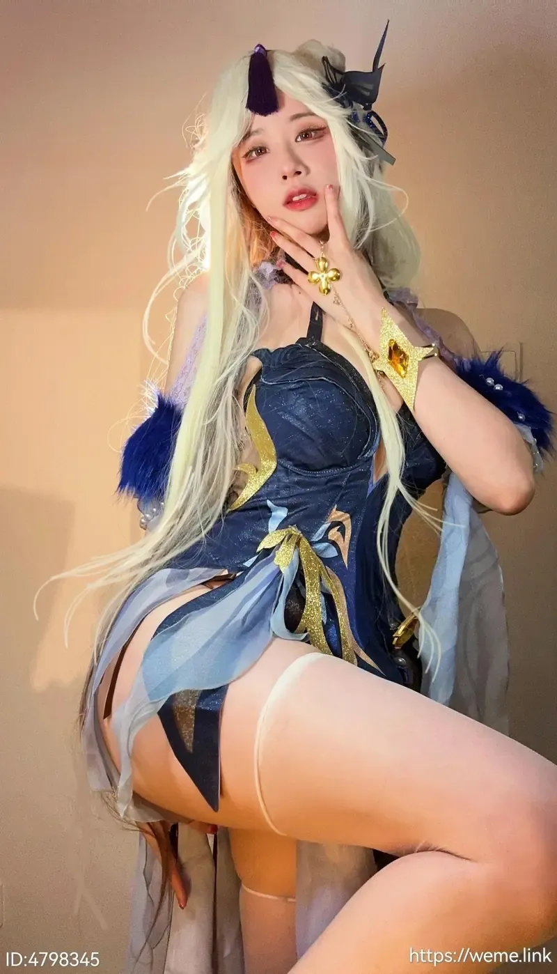 轩子巨二兔浅色假发幻想角色写真
